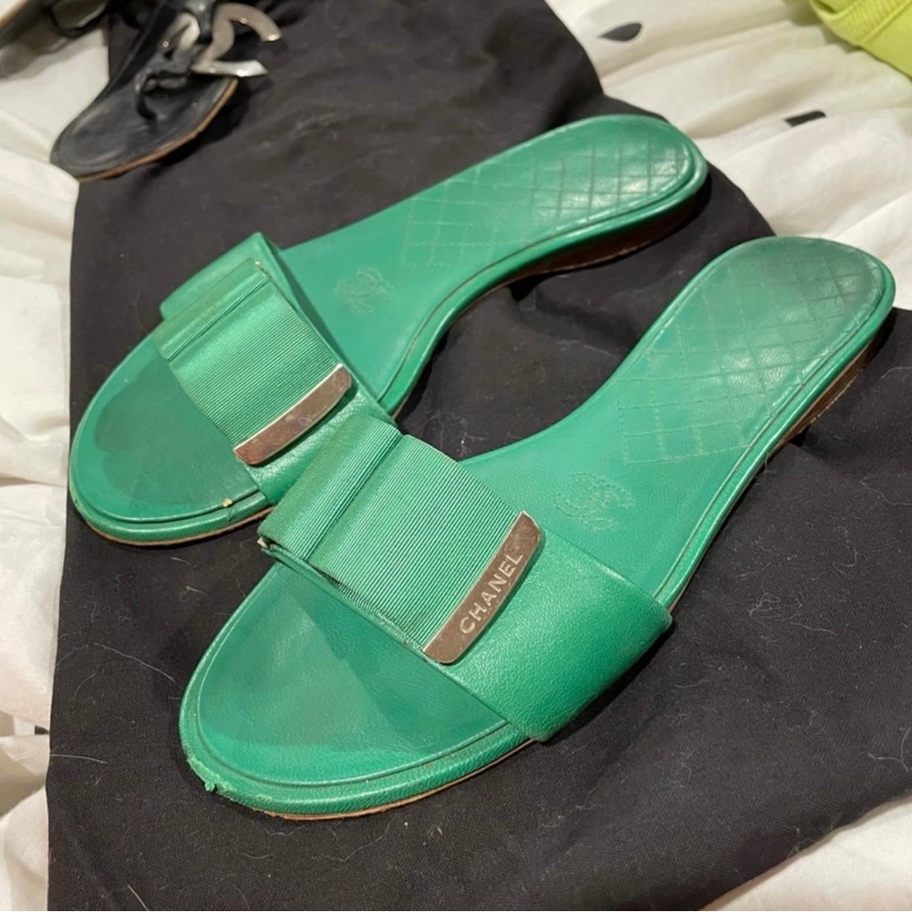 CHANEL EMERALD SANDALS - Picture 9 of 10